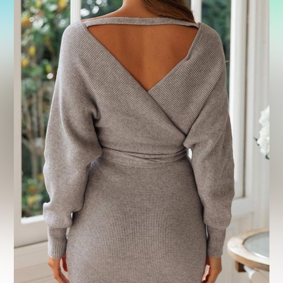 NWT- Beautiful Knit Long Sleeve Dress in Size Large- comes with belt. - Picture 3 of 7